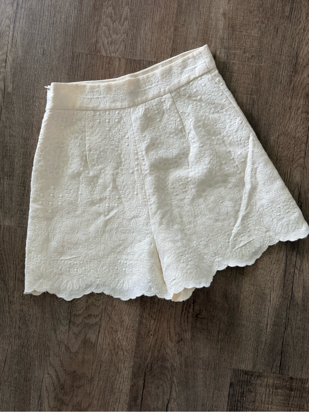 Zara Ivory Scalloped Lace Shorts - Picture 3 of 3